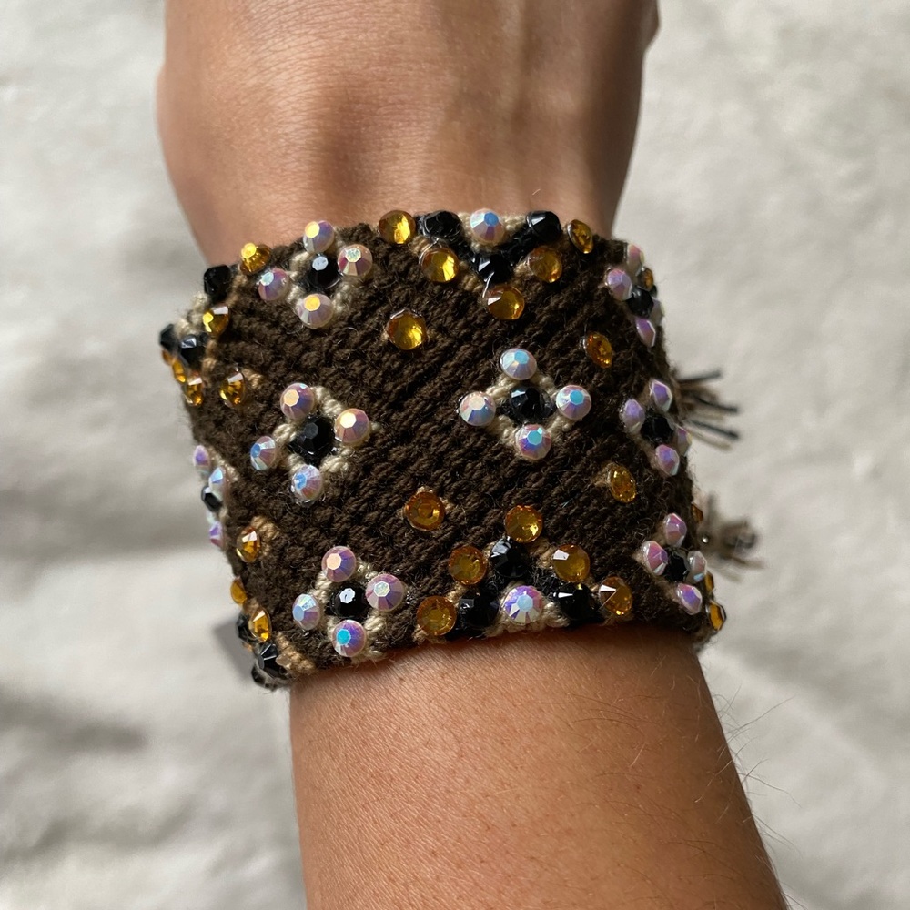 Handmade single thread bracelet